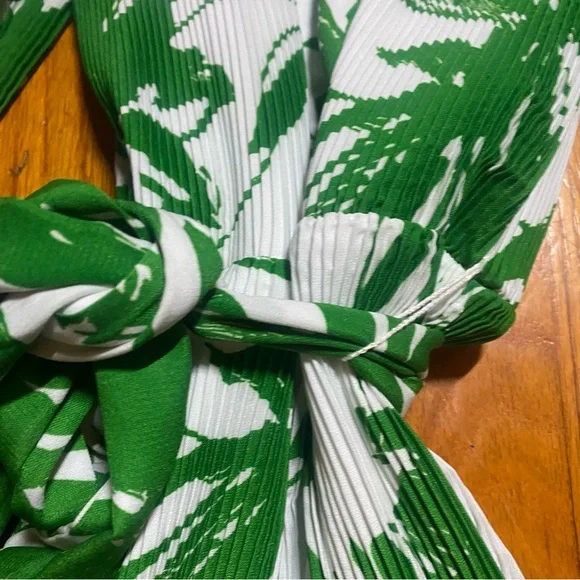 Taylor Floral Belted V-Neck Crepe Dress - Picture 8 of 11